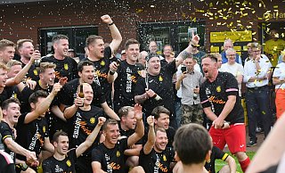 Schwarz-Gelb Bokel gewinnt mit 11:1 gegen den SCE Gütersloh und steigt in die Kreisliga A auf. - Thorsten Zelinski