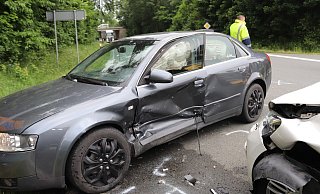 An beiden Fahrzeugen entstand wirtschaftlicher Totalschaden. - Polizei