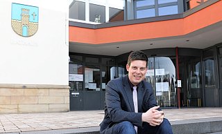 Beigeordneter Michael Scholle fühlt sich im Rathaus der Stadt Bad Driburg wohl und will nun auch Bürgermeister werden. - Simone Flörke