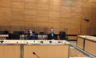 Der 44-jährige Angeklagte (links) nahm mit seinem Strafverteidiger Karsten Schult auf der Anklagebank Platz. Dem Mann droht neben einer langen Haftstrafe auch Sicherungsverwahrung. - Jürgen Mahncke
