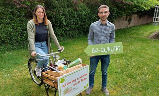 Projektmanagerin Laura Jäger und Projektmanager Hendrik Hoffmann bieten viele Infos und Mitmachaktionen. - Kreis Höxter