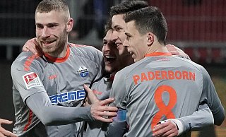 SCP-Kapitän Ron Schallenberg (r.) wird im Heimspiel gegen Karlsruhe in der Startelf stehen. Teamkollege Felix Platte (l.) fällt dagegen erneut aus. - picture alliance/dpa