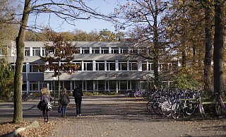 Das Söderblom-Gymnasium kann wieder fünfzügig geführt werden und erfreut sich größter Beliebtheit. - Photographer: Ulrich Helmich, Dr