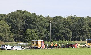 Der Rettungsdienst war im Einsatz, um die Beteiligten in Krankenhäuser zu transportieren. - Thorsten Heß