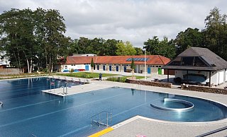 Nachmittags ist das Espelkamper Waldfreibad im Augenblick geschlossen. Nur die Frühschwimmer haben vormittags Zutritt. - Pro Waldfreibad
