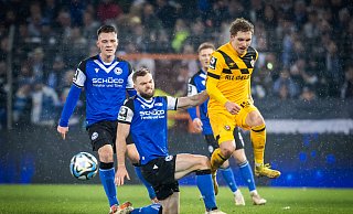 Bei der 0:1-Niederlage zum Jahresabschluss gegen Dynamo Dresden überzeugten die Arminen um Manuel Wintzheimer (Mitte) mit ihrer kämpferischen Leistung. - Sarah Jonek Fotografie