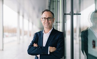 Der Extremismusforscher Andreas Zick hat sich besorgt über eine zunehmende Fremdenfeindlichkeit geäußert. - epd-bild / Universitaet Bielefeld