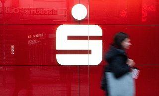 Zum zweiten Mal binnen einer Woche ist am Montag eine Frau von einem bisher unbekannten Täter in der Filiale an der Graßhoffstraße bestohlen worden. - Marco Rauch/dpa