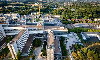 Die Bielefelder Uni wird in wichtigen internationalen Hochschul-Rankings abgehängt. Auch bei der Spitzenforschung gibt es Rückschläge. Gleichzeitig befindet sich die Uni im Umbruch. - Mike-Dennis Mueller/www.mdm.photo