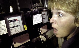 Schockmoment: Eine verspätete Stromrechnung überbringt einer Frau aus SHS die Forderung über 23.000 Euro. Das Foto ist nachgestellt. - BC