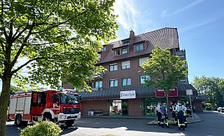 Im ersten Obergeschoss des Wohn- und Geschäftshauses am Wassermannsweg in Hövelhof verbrannte das Mittagessen auf dem Herd. - Ralph Meyer