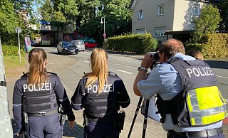 Die Polizei im Kreis Gütersloh kontrolliert während der Speedweek verstärkt die Geschwindigkeit im Straßenverkehr, wie hier an der Dalkestraße in Gütersloh. - Christian Bröder