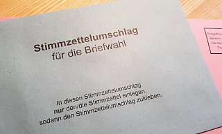 Die Briefwahl wird immer beliebter. Tausende Bielefelder haben ihr Kreuz zur Bundestagswahl am 26. September schon gemacht. - Foto: Andreas Zobe/NW