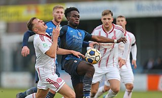 Phillip Aboagye (Mitte) erzielt nach herrlicher Vorarbeit von Hendrik Lohmar das 3:0 für den SC Wiedenbrück. Am gewinnt der Fußball-Regionalligist gegen die U23 von Fortuna Düsseldorf mit 3:1. - Daniel Bremehr