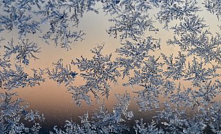Der Wetterdienst warnt vor glatten Straßen. - Patrick Pleul