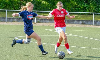 Die Armininnen mit Laura Szalkowska (l.) setzten sich gegen den FSV Gütersloh durch. - Andreas Zobe