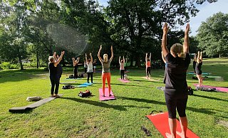 In Löhne gibt es die Reihe „Sport im Park“ in diesem Sommer zum ersten Mal. - KSB Gütersloh/ Margret Eberl