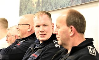 Der Neue mittendrin: Christoph Fuest (Mitte, flaniert von Jürgen Rabbe (l.) und Reiner Vössing) stellte sich im Rat vor. - Simone Flörke