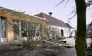 Ort des Vorfalls: Auf dem Gelände des Waldorfkindergartens Gütersloh in Hollen sind zwei Mädchen von einem fremden Paar angesprochen und fotografiert worden. - Andreas Frücht