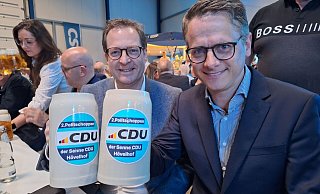 Martin Huber (l.) und Carsten Linnemann, die Generalsekretäre von CSU und CDU, kamen in Hövelhof erstmals bei einer öffentlichen Veranstaltung zusammen. - Ingo Kalischek
