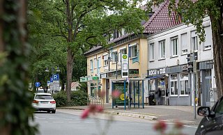 Die Paderborner CDU verweist in ihrer Sorge auf eine Schlägerei, die im Mai in der Nähe eines Kiosks an der Bielefelder Straße in Schloß Neuhaus stattfand. - Niklas Tüns