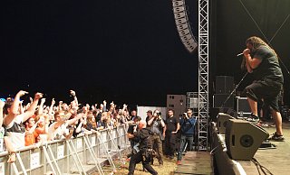 So soll es auch am kommenden Wochenende sein: Wenn das Festival richtig brummt, drängen sich die Fans vor der Weserbühne und feuern die Bands an. - Stefan Lyrath