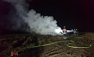 Zwei Kleinbrände rufen die Feuerwehr auf den Plan. - Feuerwehr Höxter