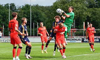 SCP-Keeper Pelle Boevink spielte in seiner Heimatstadt Hengelo gegen seinen Ex-Klub Twente Enschede zu Null. - Bas Everhard