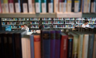Im täglichen Betrieb Bielefelder Universitätsbibliothek wird es kaum auffallen, wenn demnächst rund 60.000 Bücher entfernt werden. - Verwendung weltweit, usage worldwide