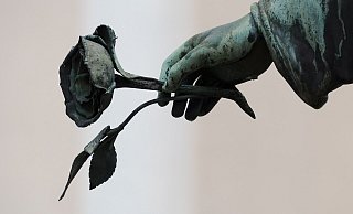 Trauer um Hövelhofs ehemaligen Verwaltungsdirektor. (Symbolbild) - Pixabay/stux