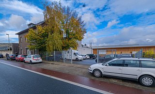 Auf dem Parkplatz neben dem Drogenhilfezentrum an der Borsigstraße könnte die städtische Diamorphin-Praxis entstehen. - Andreas Zobe