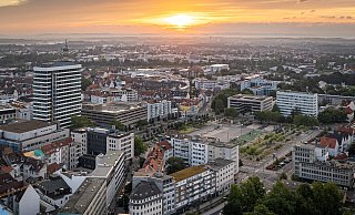 Die Universität mietet sechs Etagen im H1-Hochhaus am Kesselbrink. - Mike-Dennis Müller / www.mdm.photo