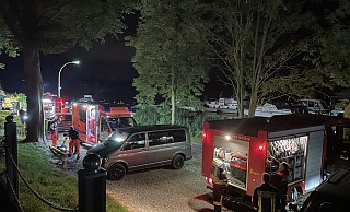 Rund 75 Einsatzkräfte der Feuerwehr inklusive der Tauchgruppe waren im Einsatz, um den Verunglückten Wakeboarder zu retten. Der Einsatz stellte die Helfer vor eine enorme technische Herausforderung. Archivfoto: - Patrick Schwemling