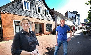 Machen sich voller Vorfreude ans Werk: Heike Winter (Geno Immobilien) und Reinhard Michel (Architekturwerkstatt) rechnen in diesen Tagen mit der Baugenehmigung. - Andreas Frücht
