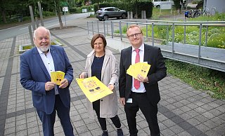 Freuen sich auf das Sommerfest: Bürgermeister Rüdiger Meier, Martina Stallmann und Gregor Burejza von der Sparkasse. - Florian Weyand
