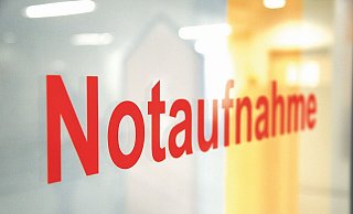 Der Unbekannte brachte das Mädchen zur Klinik, haute anschließend aber ab. - NW / MKK