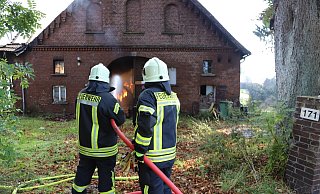 Die Feuerwehr hatte bei dem Brand in Herford jede Menge zu tun. - Charlotte Mahncke