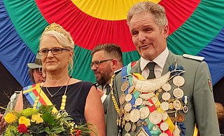 Dieter und Martina Kuhlebrock regieren die Schützengilde Höxter bis 2024. - Simone Flörke
