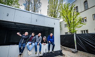 Die Verantwortlichen machen schonmal ein Foto: Peter Rosendahl (Gastronom), Martin Beyer (Konzerthausdirektor), Markus Bergedieck (Architekt), Stefanie Niedermeier (Verwaltungsdirektorin Bühnen und Orchester), Michael Heicks (Intendant Bühnen und Orchester, v.l.). - Sarah Jonek Fotografie