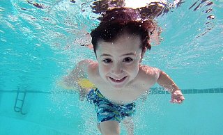 Das Schulschwimmen in der Gemeinde Hiddenhausen geht weiter. Rund 45.000 Euro sollen die Grundschulen in der Gemeinde erhalten. - Symbolbild Pixabay