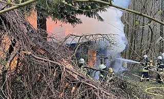 Der gemeldete Wohnungsbrand stellte sich am vergangenen Sonntag als ausgedehnter Gartenhüttenbrand außerhalb von Fürstenau heraus. - Feuerwehr Höxter