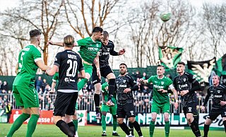 Damjan Marcetas wuchtiger Kopfball bringt den SV Rödinghausen 1:0 in Führung. - Joel Beinke