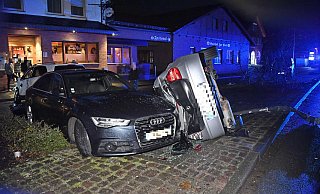 Der im Kreis Ostholstein zugelassene SUV wurde um etwa 180 Grad gedreht und blieb unmittelbar vor dem Eingang des dortigen Hotels liegen. - Andreas Eickhoff