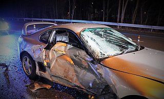 An dem Toyota-Sportwagen entstand infolge des Unfalls Totalschaden. - Polizei Paderborn