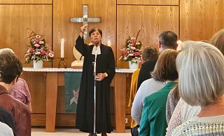 Margot Käßmann hielt eine bewegende Predigt im Thomasgemeindehaus der evangelisch-llutherischen Kirchengemeinde Lübbecke. - Alexandra Stratmeier