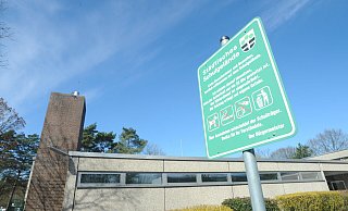 Seit mehr als fünf Jahren ist klar, dass die Sporthalle abgerissen und durch eine größere ersetzt werden soll. Jetzt liegen die Pläne wieder auf Eis. - Joern Spreen-Ledebur