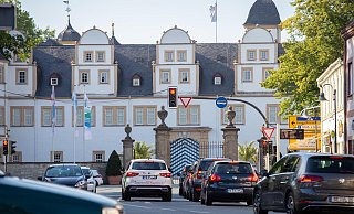 Am Ende des Pilotprojekts sollte an der Schlosskreuzung ein flüssig fließender Straßenverkehr mit geringen Wartezeiten stehen. - Niklas Tüns
