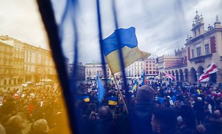 Weltweit solidarisieren sich Menschen mit der Ukraine. - picture alliance / NurPhoto