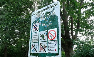 Aufreger im Gütersloher Ortsteil Friedrichsdorf: 35 Euro Bußgeld mussten drei Jugendliche für ihren Aufenthalt auf dem Spielplatz zahlen. - Andreas Frücht