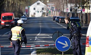 Die Polizei hatte den Bereich rund um die Kaserne weiträumig abgesperrt. Dennoch haben Menschen in der Nähe Videos von dem Vorfall gemacht - und verbreitet. - Thomas Kube